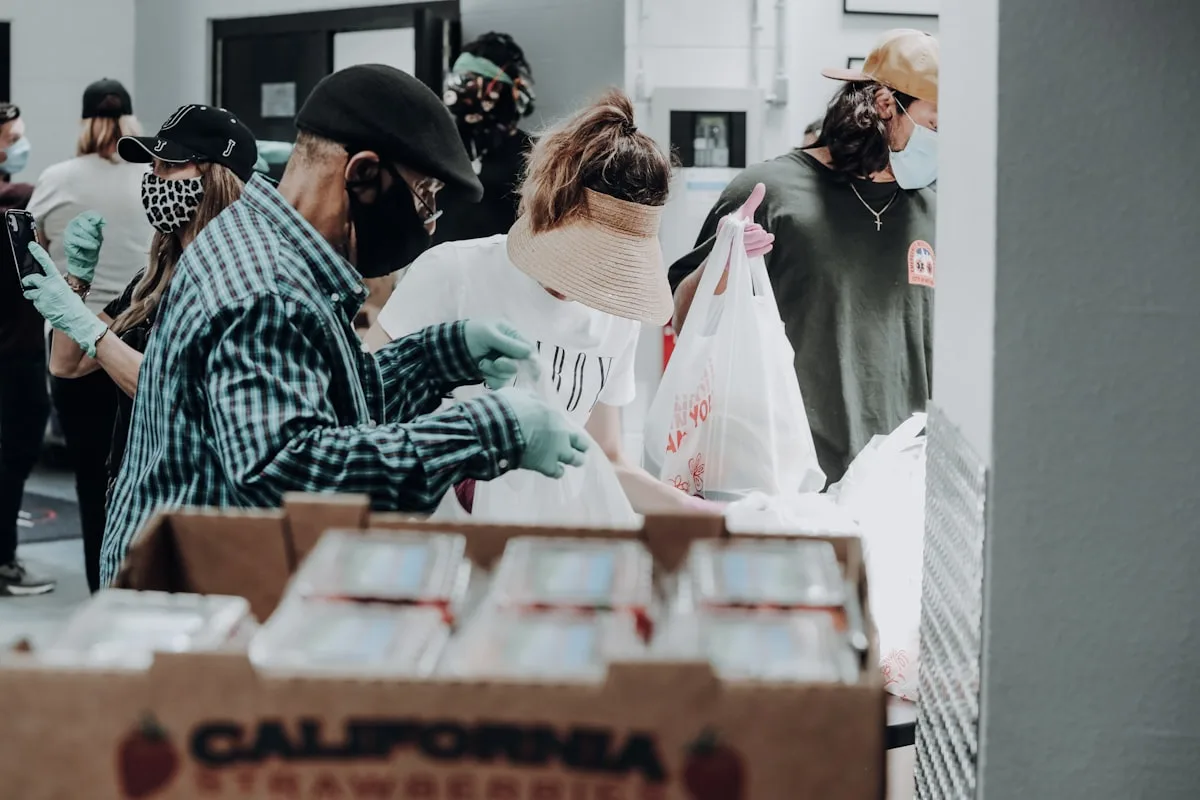 Volunteers distributing food